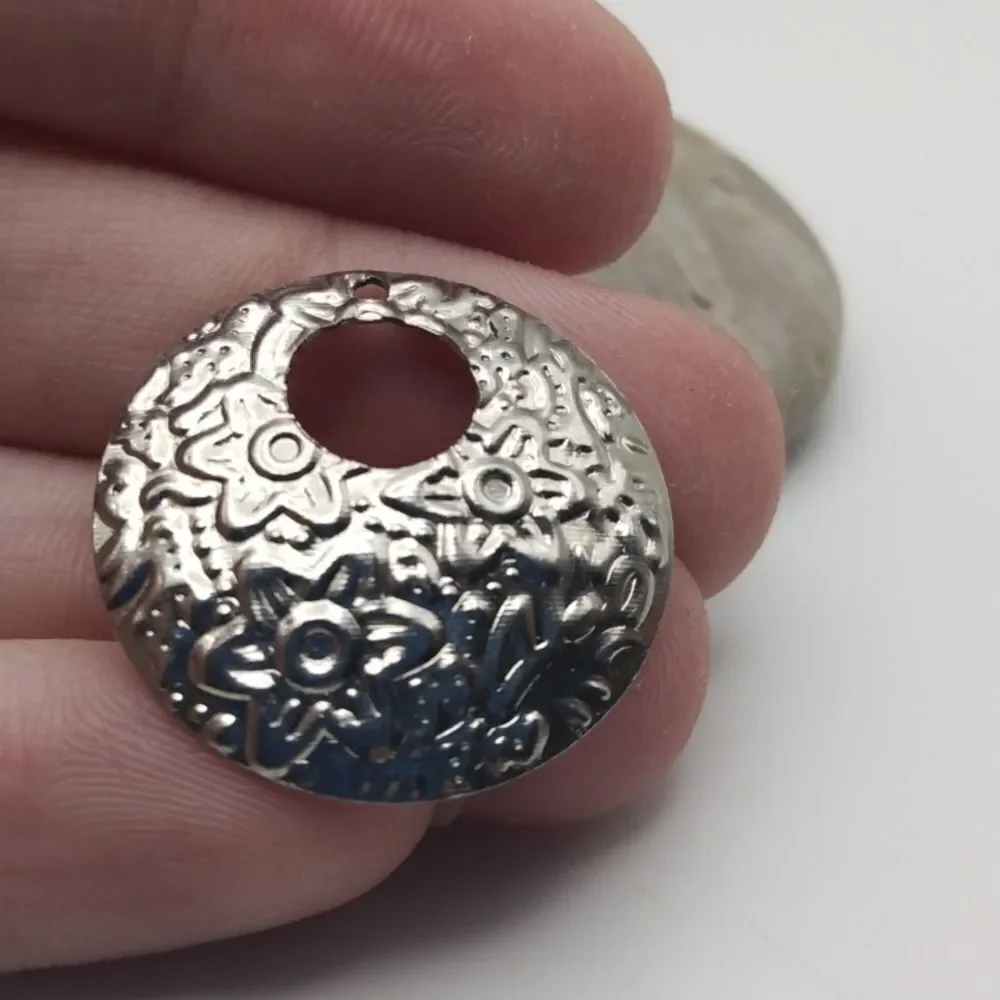 Crinkle cobble silver tone necklace pendant - Picture 2 of 2